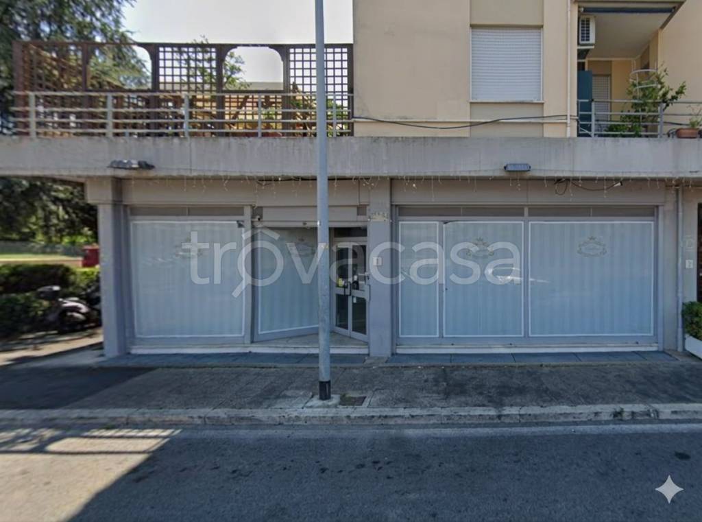 negozio in affitto a Roma in zona Tuscolano
