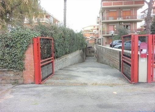 negozio in affitto a Roma in zona Osteria del Curato