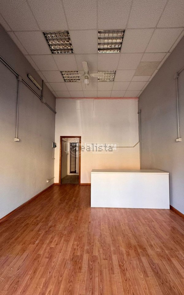 locale commerciale in affitto a Roma in zona Tuscolano