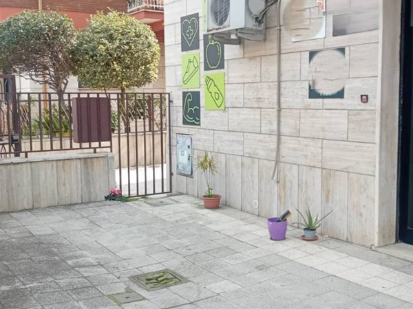 negozio in affitto a Roma in zona Torre Angela