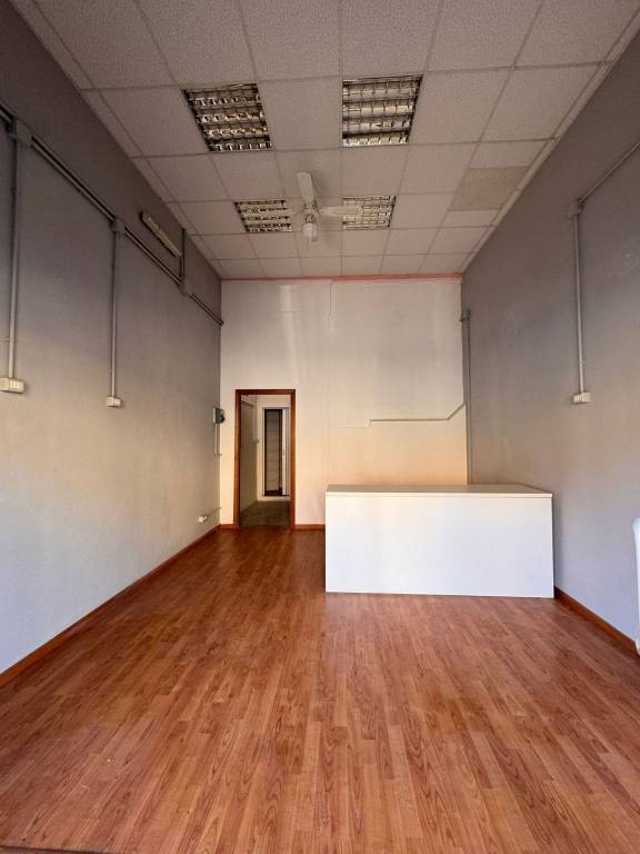 negozio in affitto a Roma in zona Tuscolano