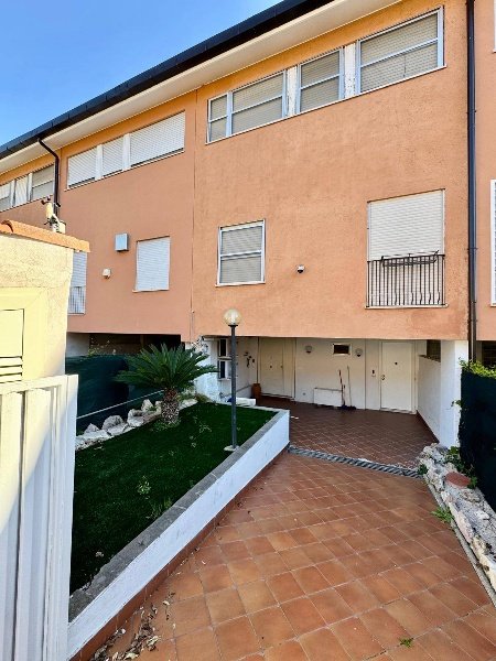 casa indipendente in affitto a Roma in zona Casal Palocco