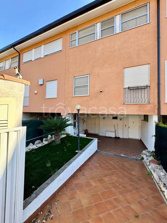 casa indipendente in affitto a Roma in zona Casal Palocco