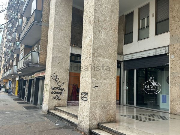 locale commerciale in affitto a Roma in zona Don Bosco