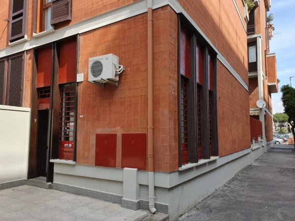 negozio in affitto a Roma in zona Ostia