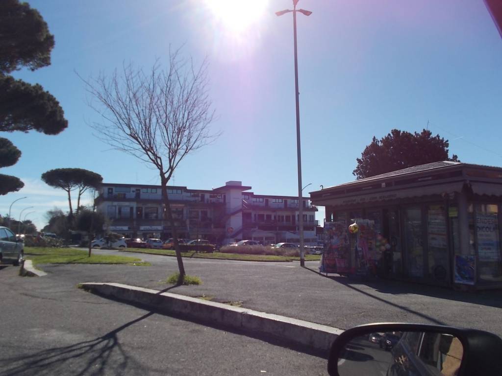 negozio in affitto a Roma in zona Axa