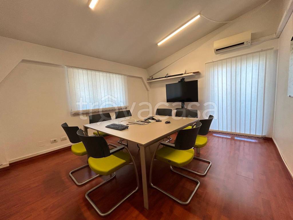ufficio in affitto a Roma in zona Cinecittà