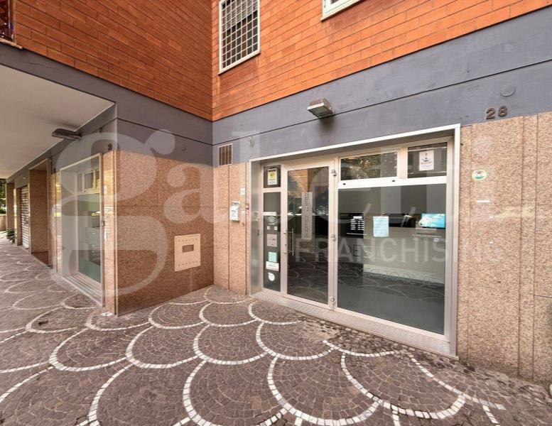 negozio in affitto a Roma in zona Vigna Murata