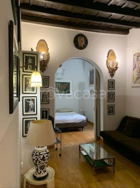 appartamento in affitto a Roma in zona Trevi-Colonna