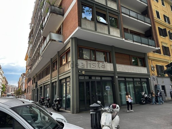 locale commerciale in affitto a Roma in zona Rione Prati
