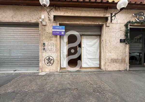 negozio in affitto a Roma in zona Tuscolano