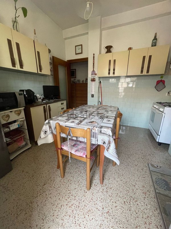 negozio in affitto a Roma in zona Torre Spaccata