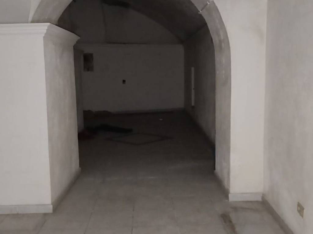 locale commerciale in affitto a Roma in zona Rione di Ponte