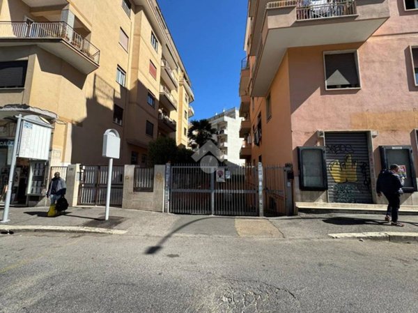 locale commerciale in affitto a Roma in zona Primavalle