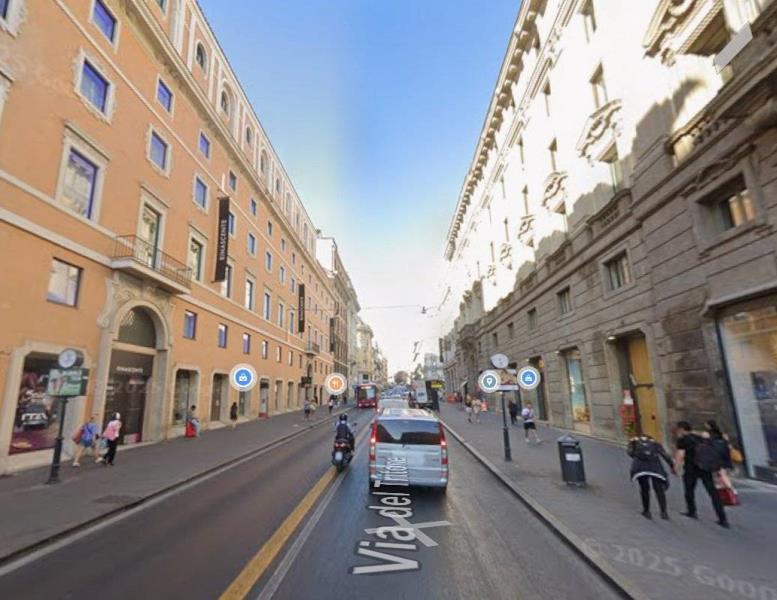 negozio in affitto a Roma in zona Trevi-Colonna