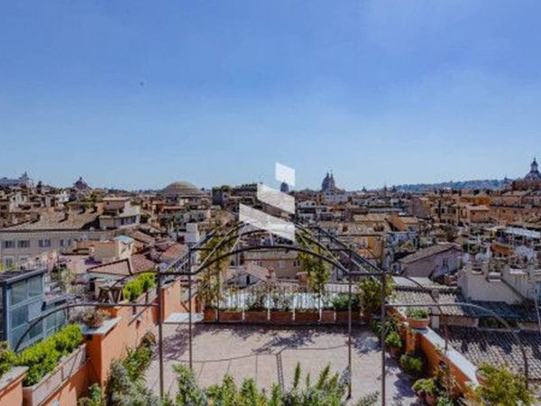 appartamento in affitto a Roma in zona Trevi-Colonna