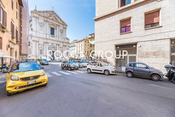 locale commerciale in affitto a Roma in zona Parione/Sant'Eustachio