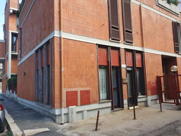 negozio in affitto a Roma in zona Ostia