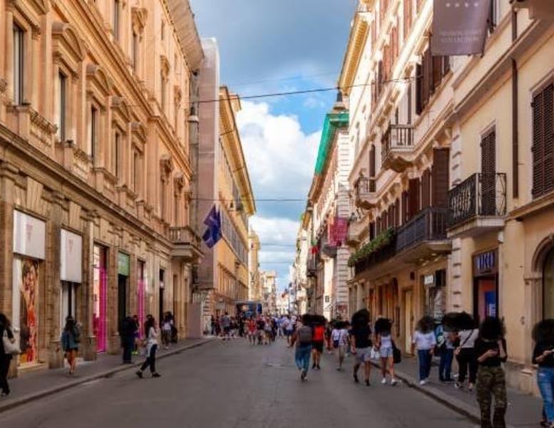 locale commerciale in affitto a Roma in zona Trevi-Colonna