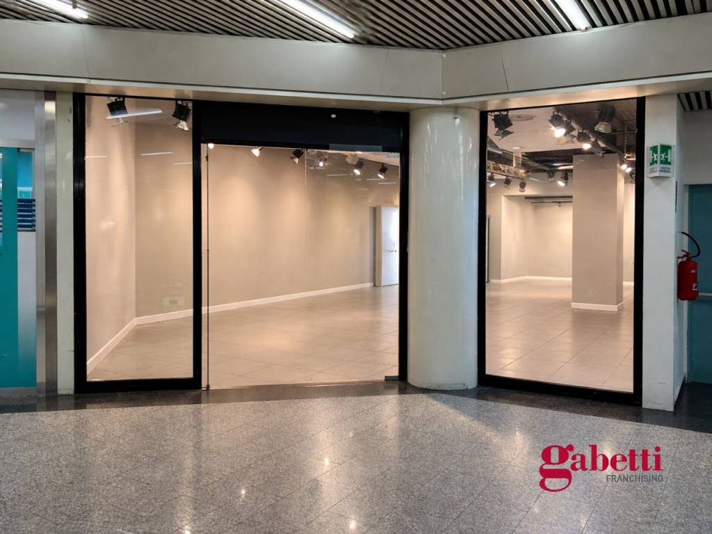 negozio in affitto a Roma in zona Ardeatino