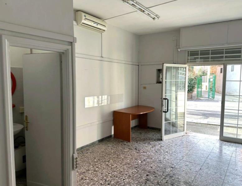 locale commerciale in affitto a Roma in zona Ponte Mammolo