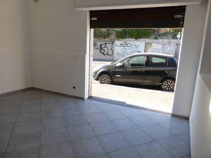 negozio in affitto a Roma in zona La Pisana