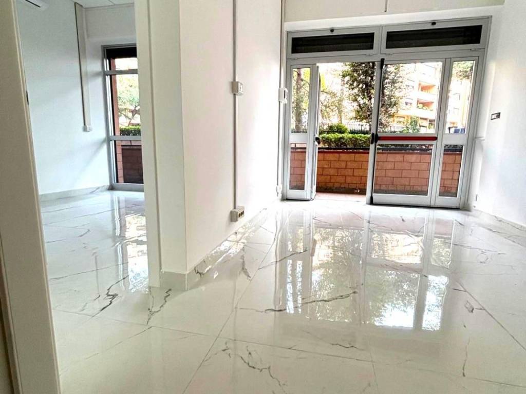 negozio in affitto a Roma in zona Ardeatino