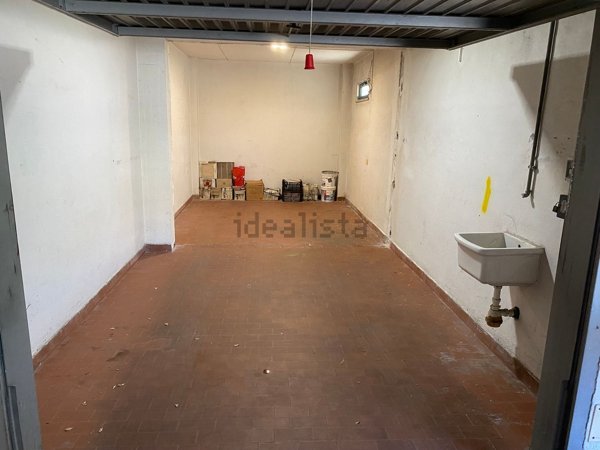 locale di sgombero in affitto a Roma in zona Acilia