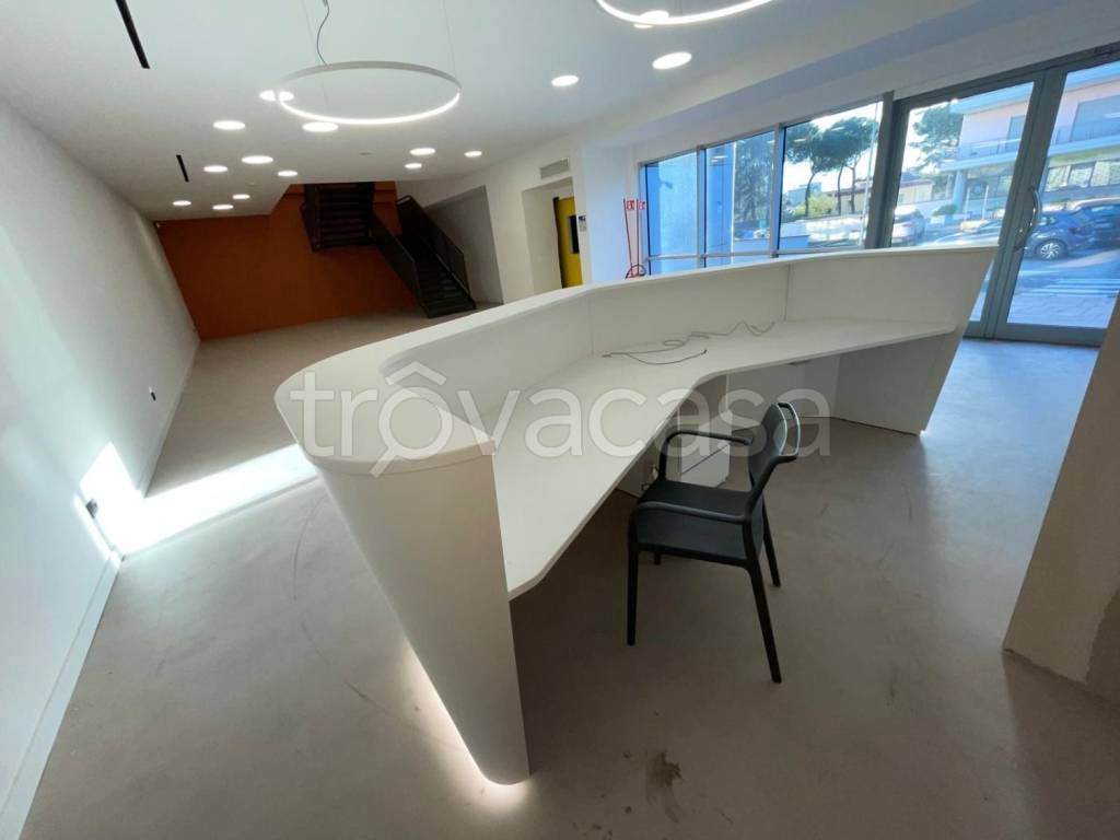 negozio in affitto a Roma in zona Romanina