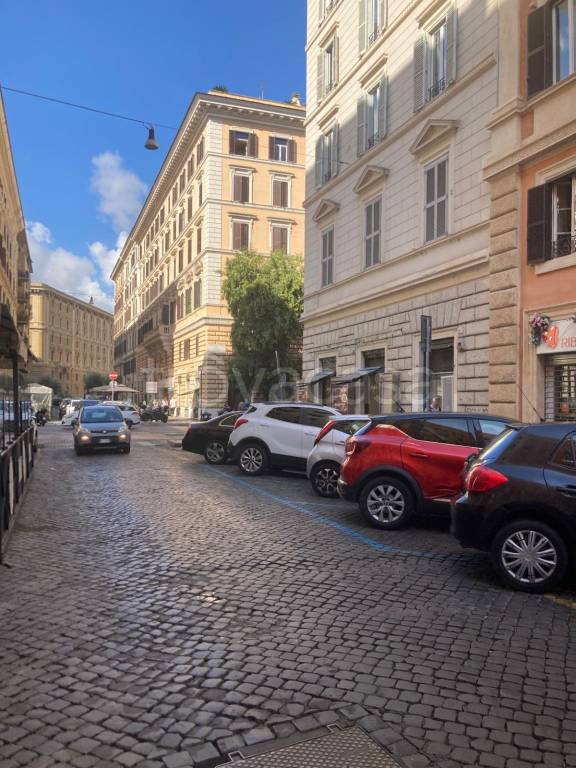 negozio in affitto a Roma in zona Rione Prati