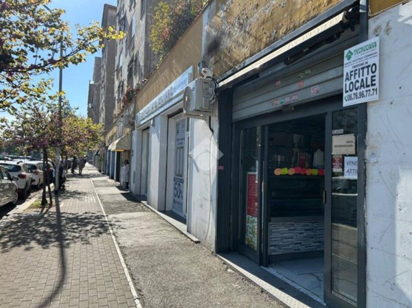 negozio in affitto a Roma in zona Don Bosco