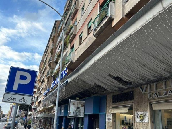 negozio in affitto a Roma in zona Cinecittà