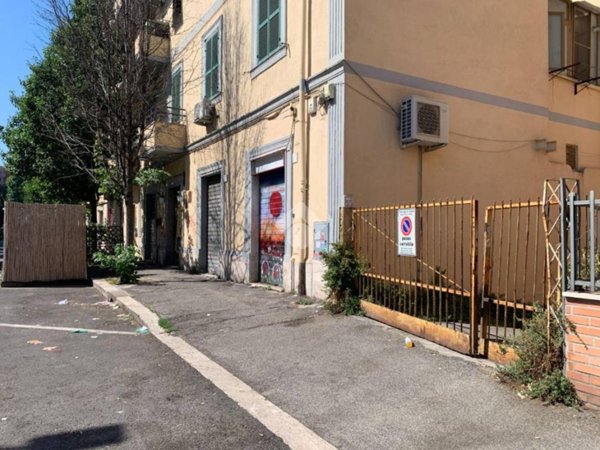 locale commerciale in affitto a Roma in zona Tuscolano