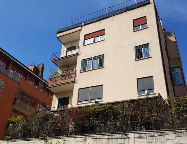 locale commerciale in affitto a Roma