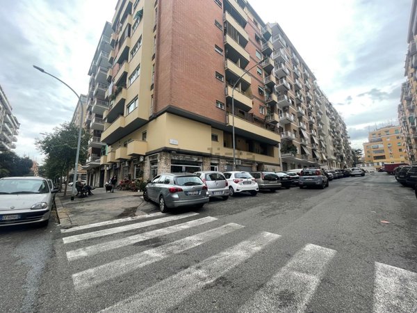 locale commerciale in affitto a Roma