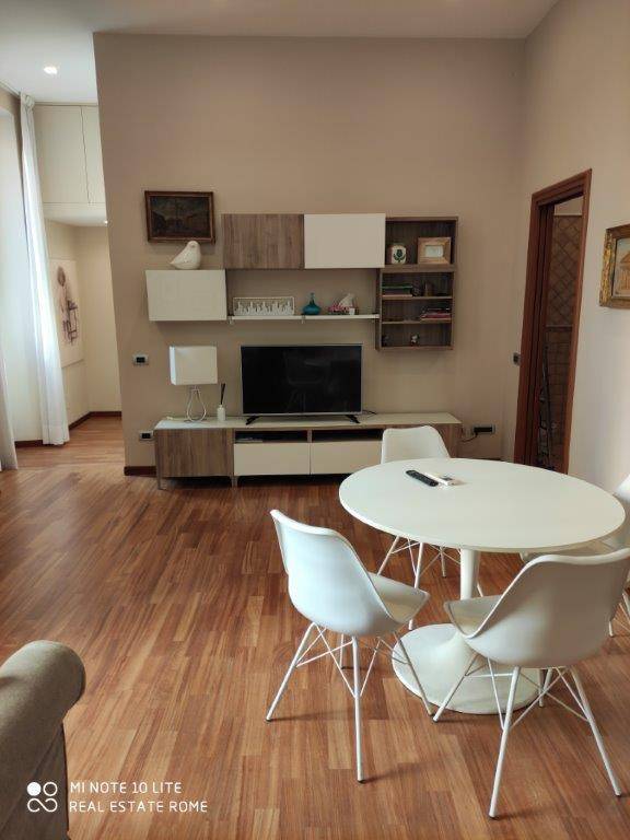 appartamento in affitto a Roma in zona Trevi-Colonna
