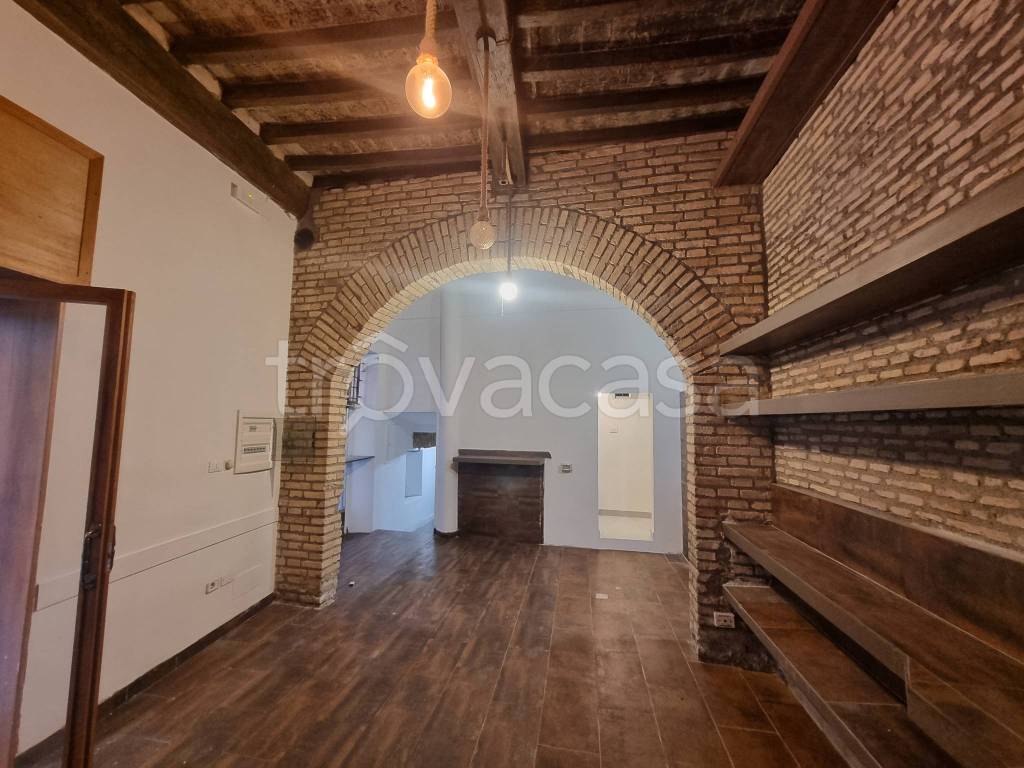 negozio in affitto a Roma in zona Pigna - Sant'Angelo