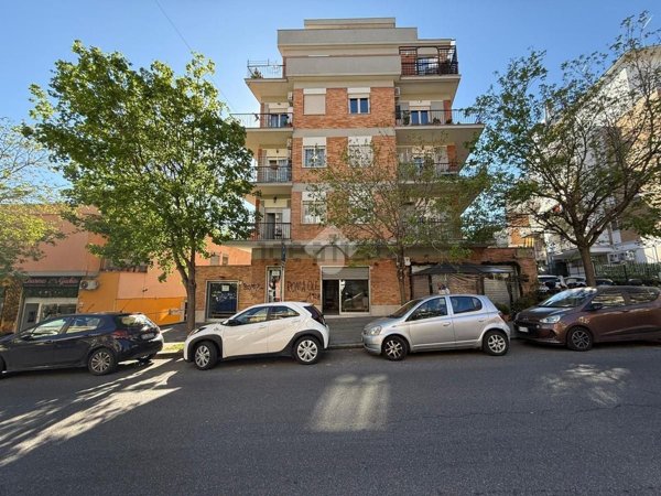locale commerciale in affitto a Roma in zona Torrevecchia