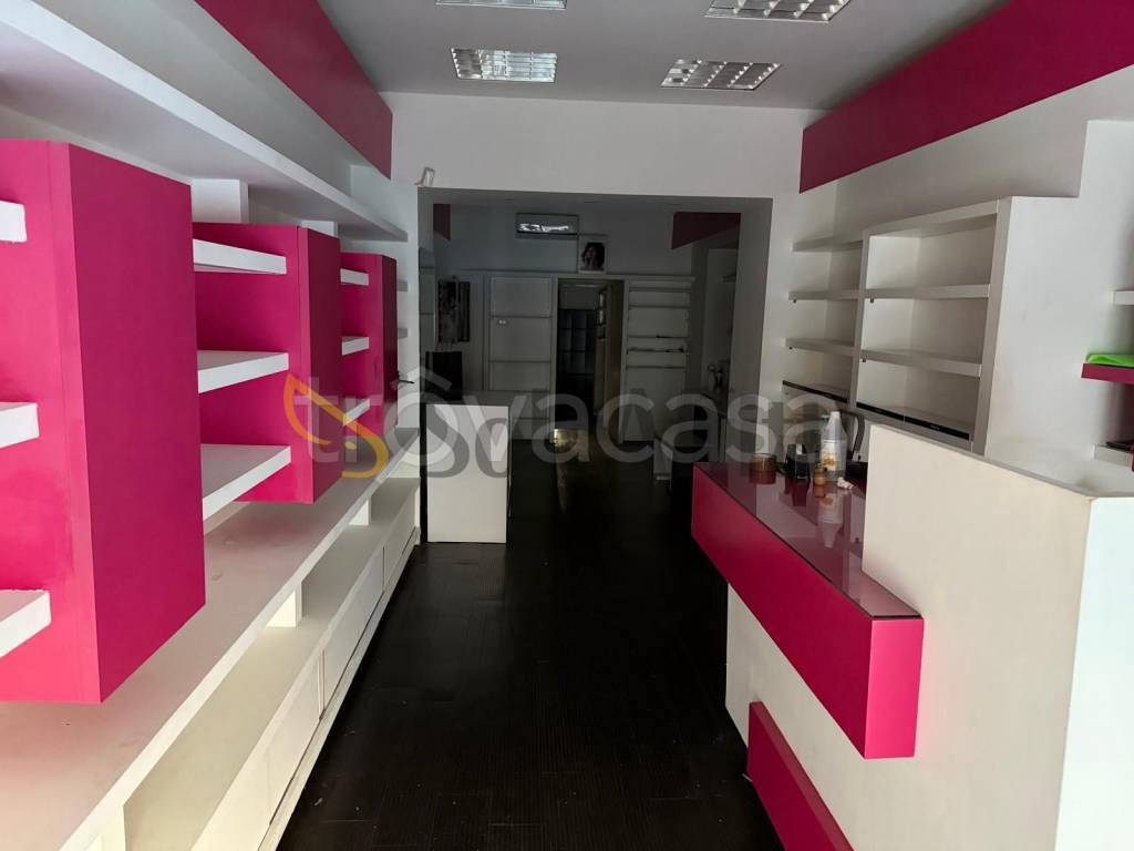 negozio in affitto a Roma