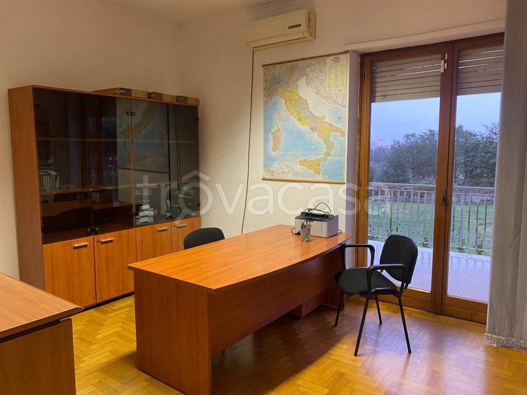 ufficio in affitto a Roma in zona Mostacciano