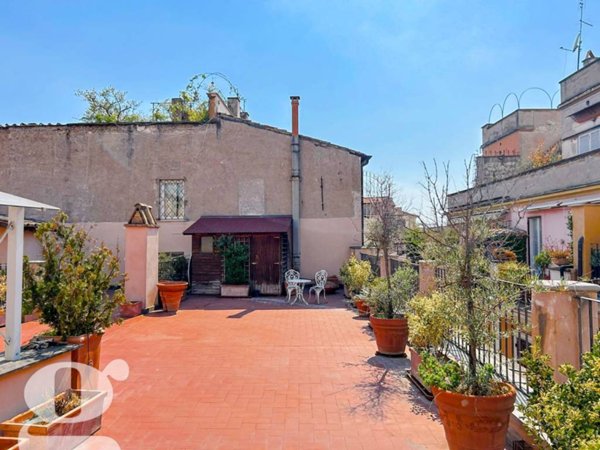 appartamento in affitto a Roma in zona Trevi-Colonna