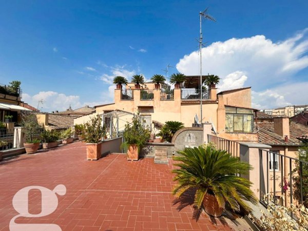 appartamento in affitto a Roma in zona Trevi-Colonna