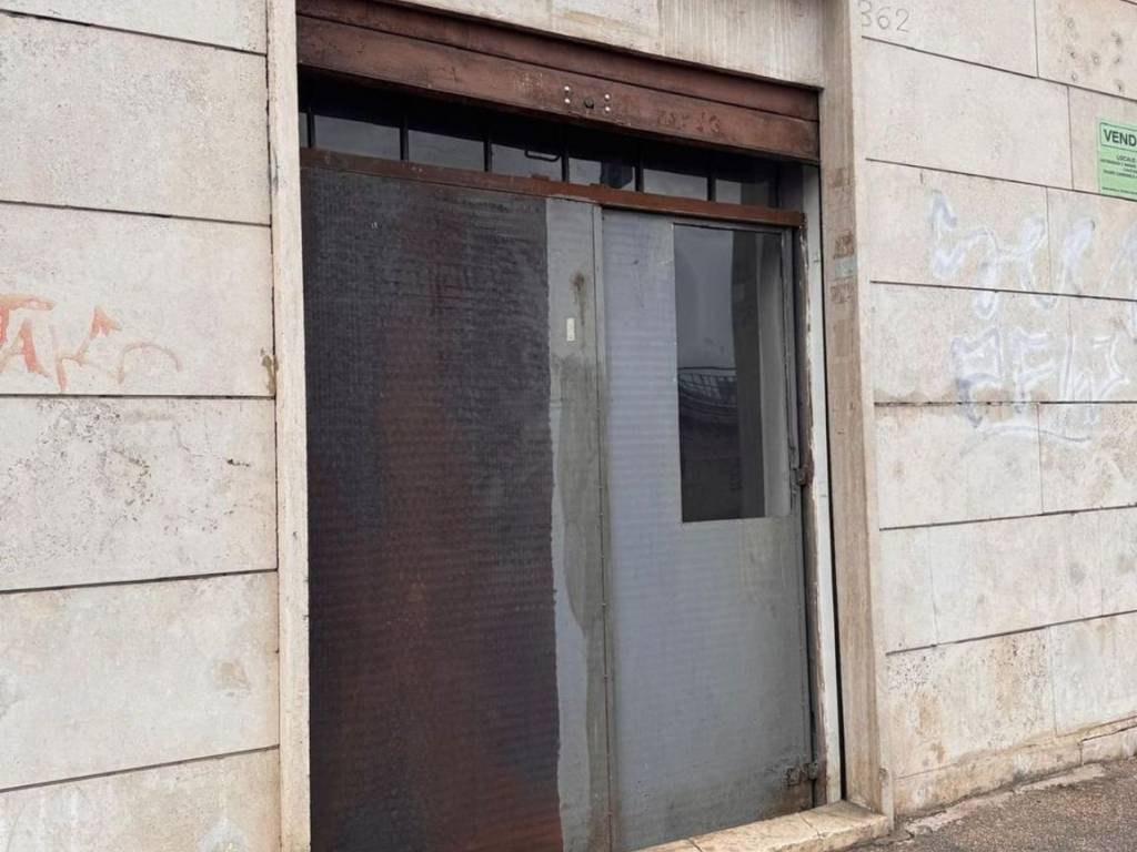 negozio in affitto a Roma