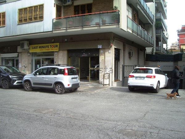 locale commerciale in affitto a Roma in zona Appio Latino