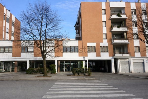 locale commerciale in affitto a Roma in zona Acilia