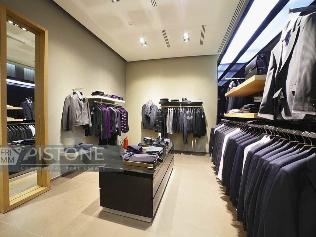 negozio in affitto a Roma in zona Tuscolano