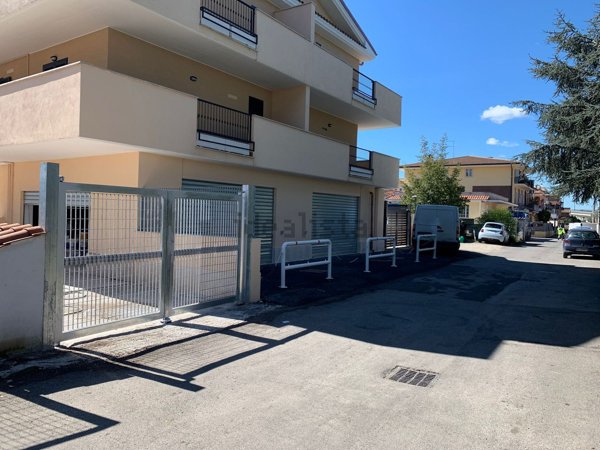 negozio in affitto a Roma