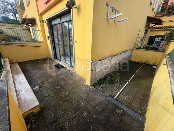 negozio in affitto a Roma in zona La Pisana
