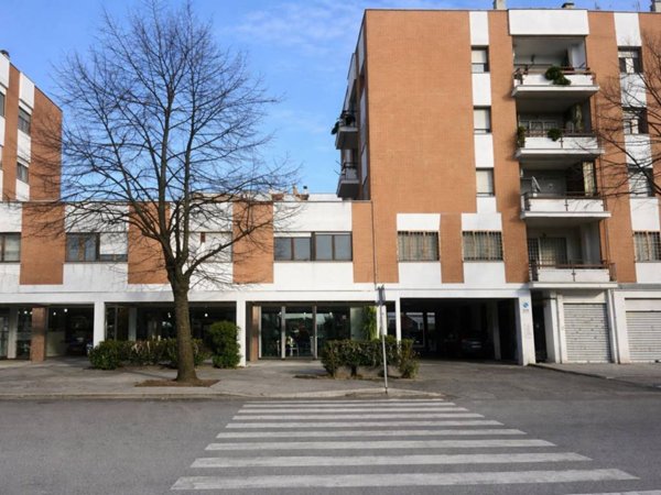 negozio in affitto a Roma in zona Acilia