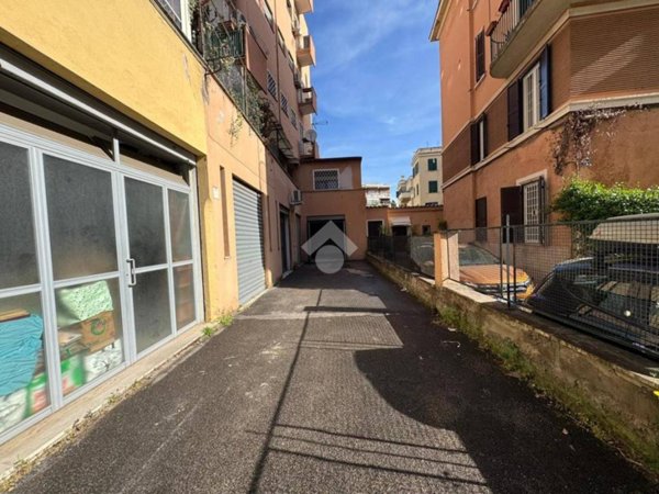 negozio in affitto a Roma